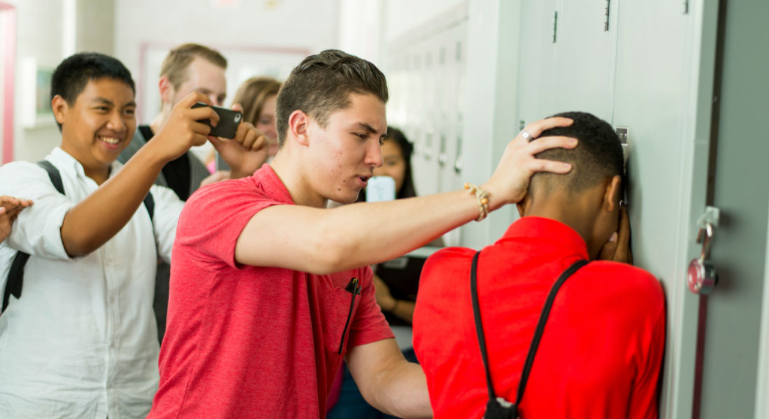 ¡Otro caso de bullying!, estudiante es atacado por sus compañeros y pierde brazo