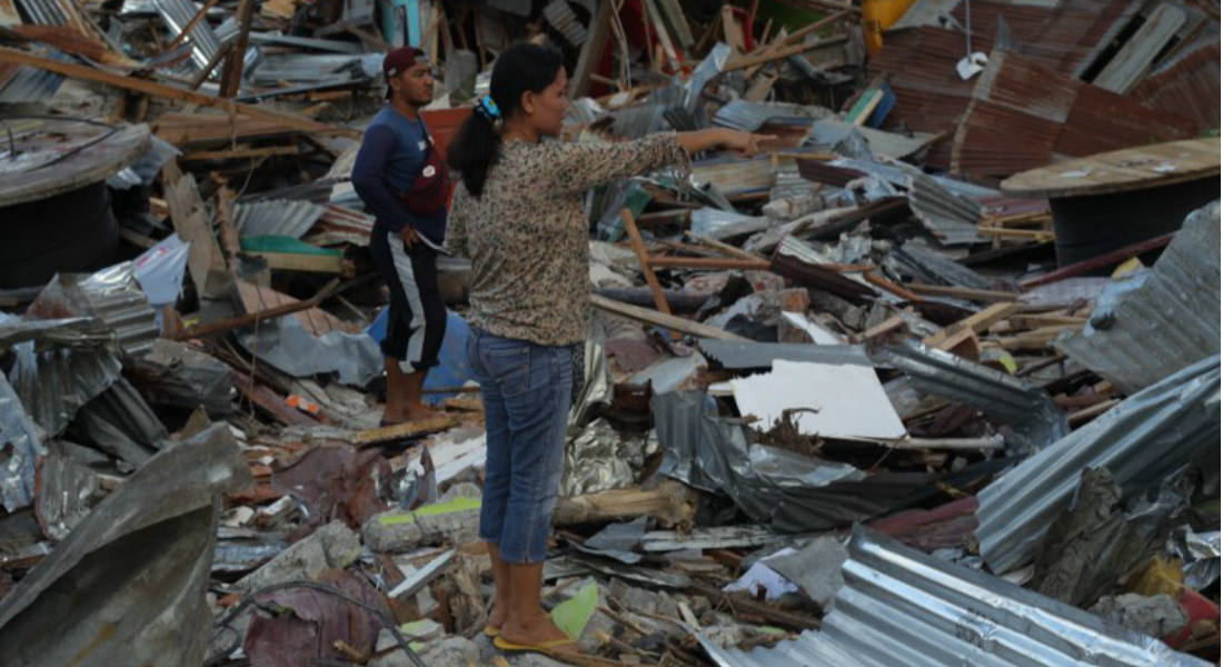 Sismo en Indonesia habría dejado 7 mil víctimas