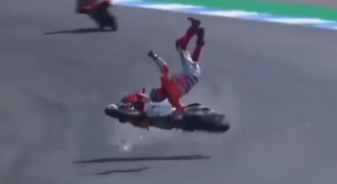 VIDEO: Extraño y escalofriante percance de piloto MotoGP