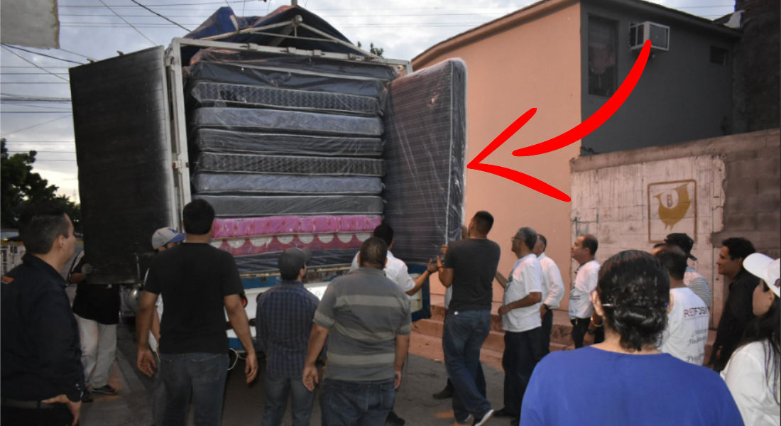 El gobierno entregó colchones inservibles a damnificados en Sinaloa