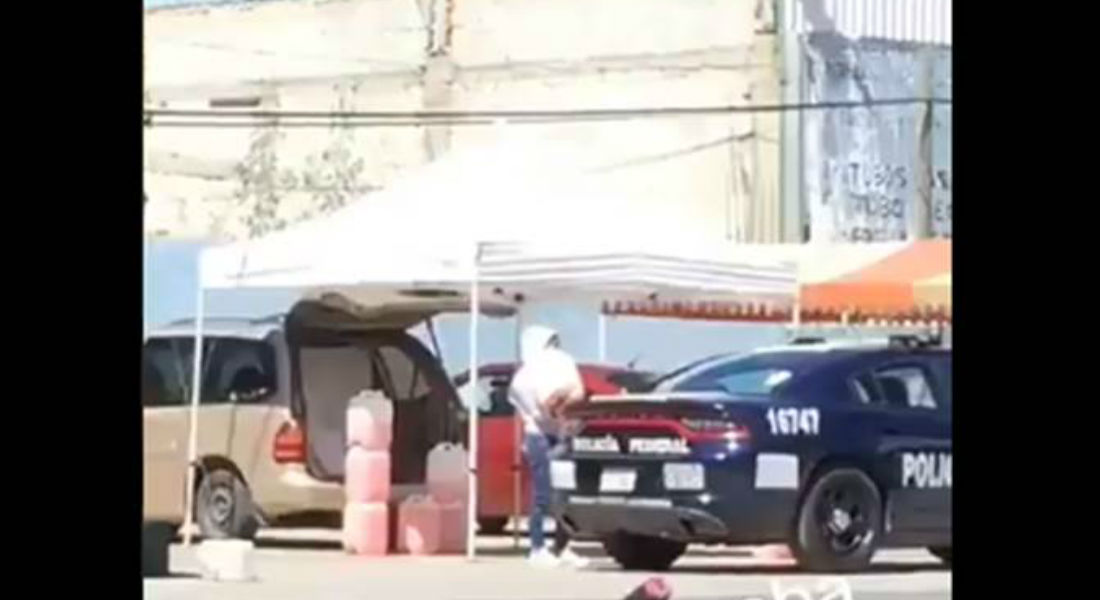 Detienen a huachicolero que «ordeñaba» camioneta de la policía capitalina