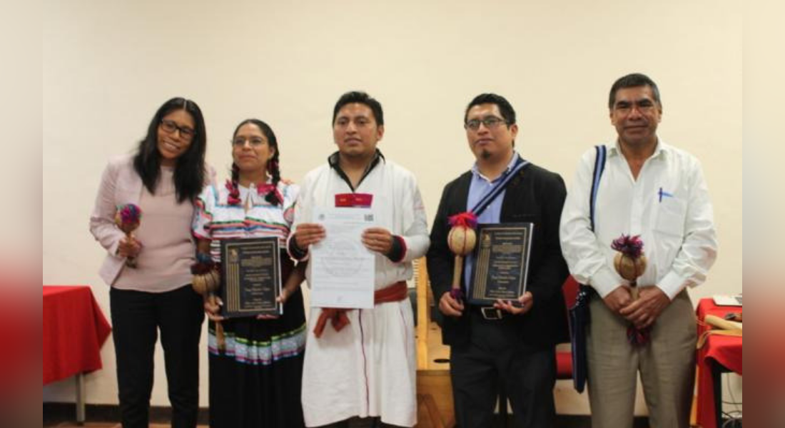 Orgullo mexicano, Jorge Morales se titula con la primera tesis en lengua tseltal