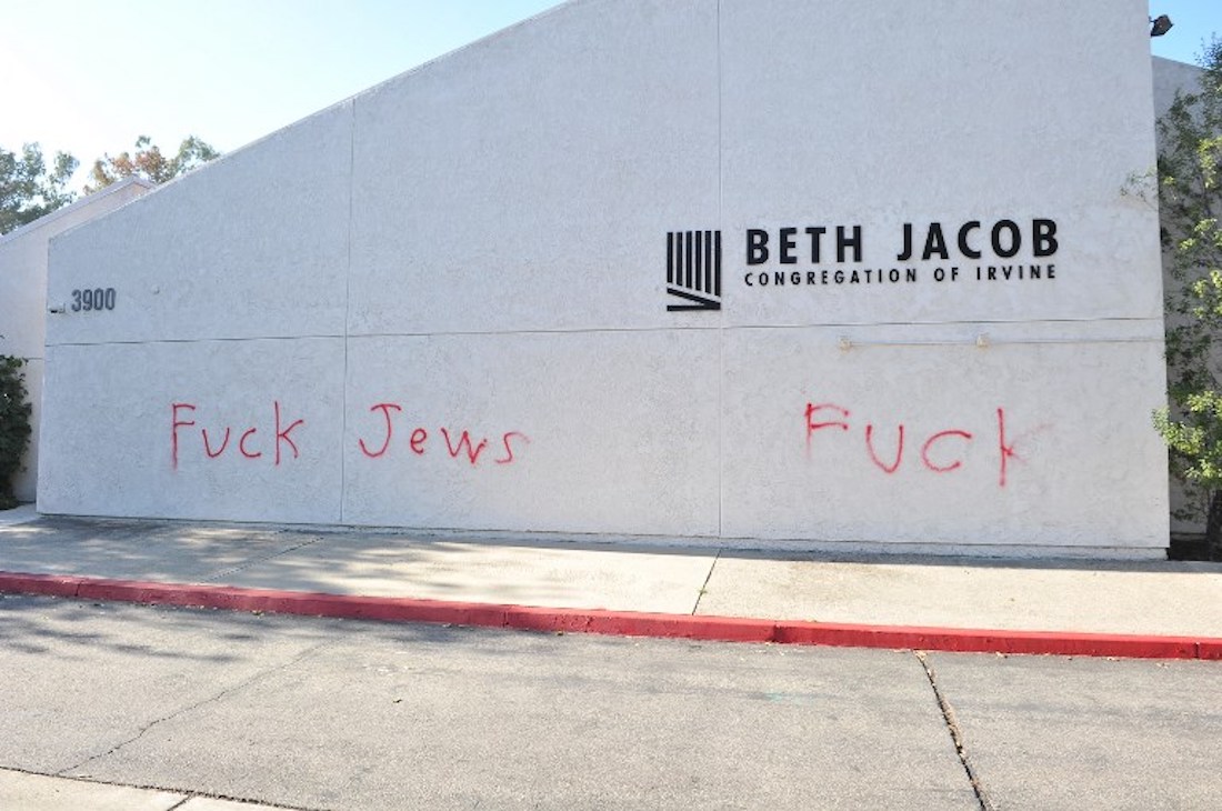 Cancelan evento en una sinagoga tras descubrir grafitis antisemitas