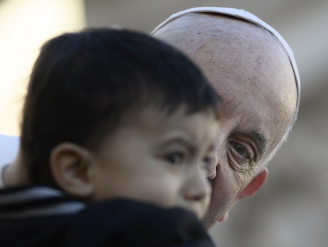 Papa nombra dos expertos para hablar del problema curas-niños
