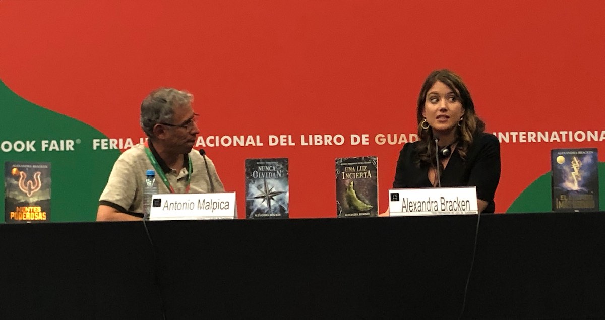 El consejo de Alexandra Bracken para comenzar a escribir novelas