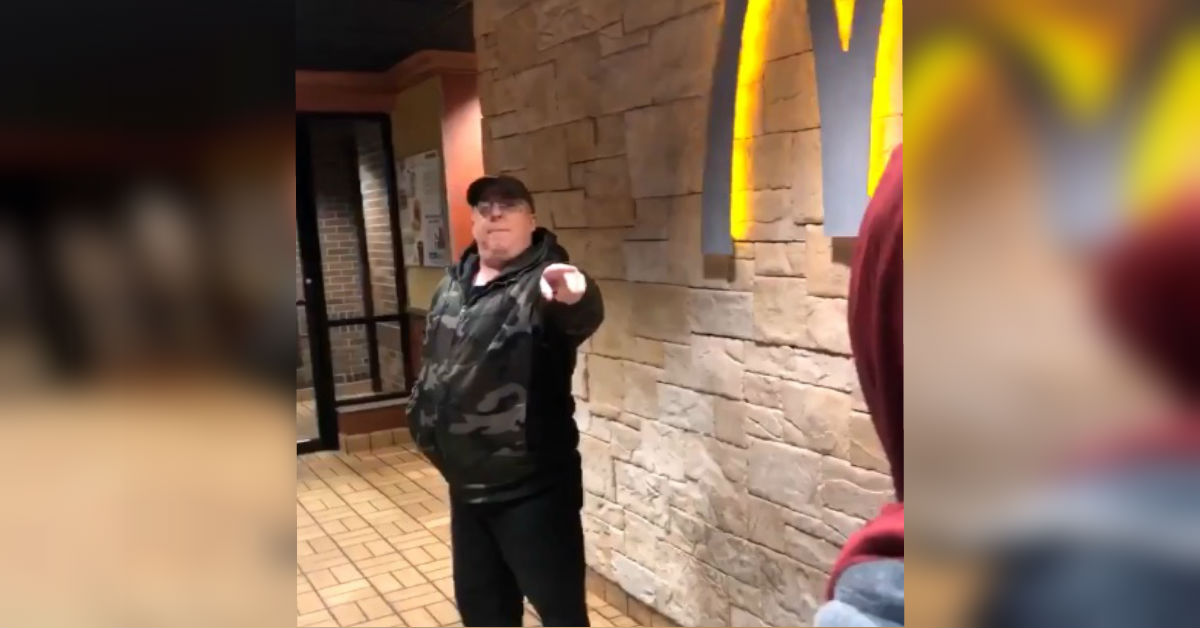 Hombre amenaza a jóvenes musulmanes en un McDonald’s