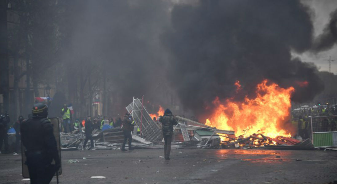 Francia hecha un caos a manos de los «chalecos amarillos»
