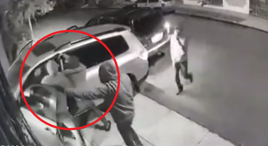 VIDEO: Amagan y asaltan a comerciante en Nuevo León