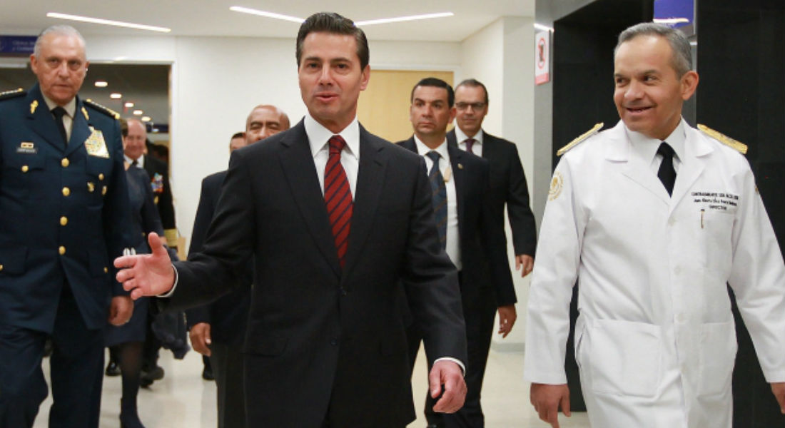 Peña Nieto y mandos militares inauguran el Centro Médico Naval