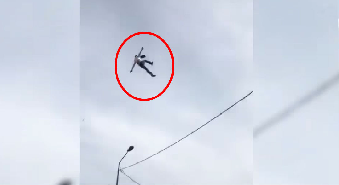 VIDEO: Hombre cuelga a más de 20 metros hasta que…