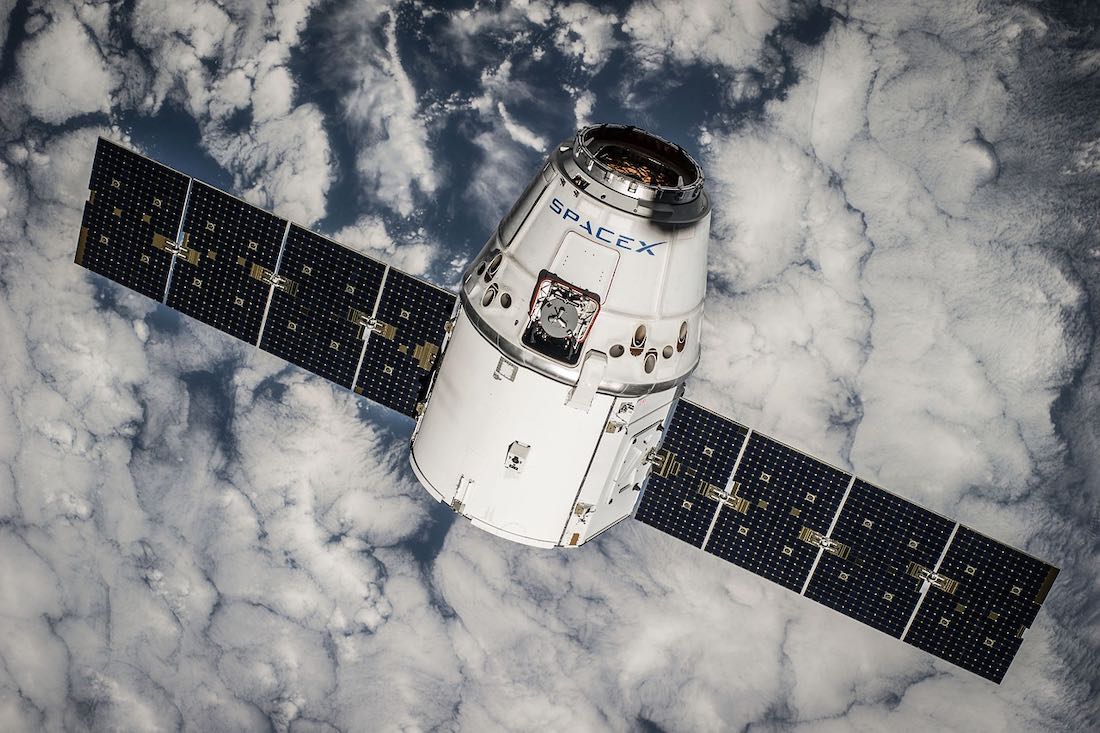 SpaceX tiene permiso de poner 12,000 satélites en órbita