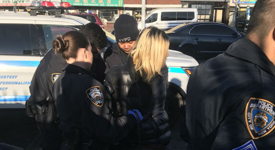 VIDEO: Captan ataque racista de mujer en el metro de Nueva York