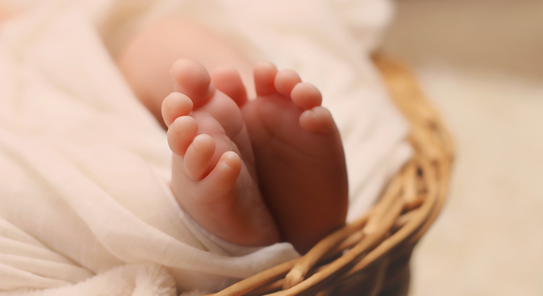 VIDEO: Recién nacida es enterrada viva; sus padres creían que estaba poseída
