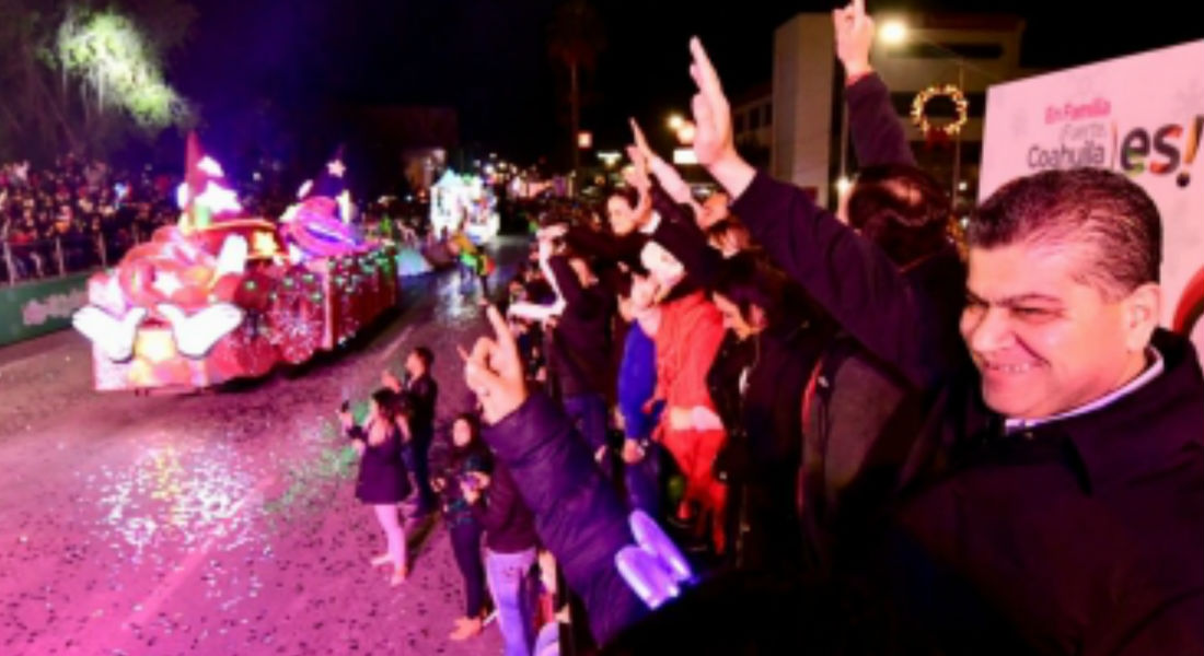Desfile navideño reúne a más de 600 mil personas en Coahuila