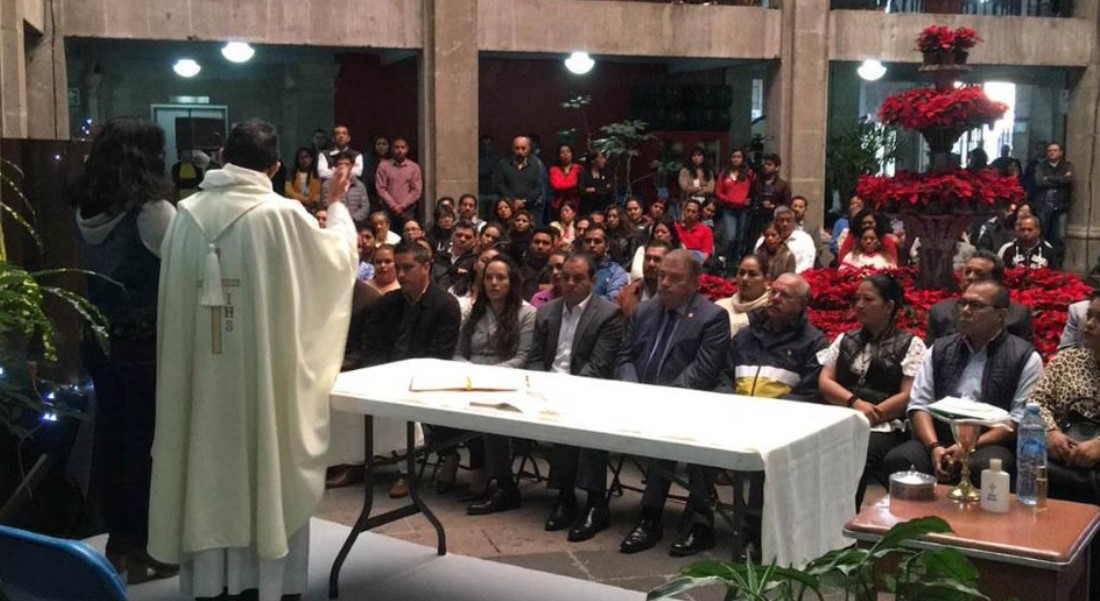 Cuauhtémoc Blanco realizó misa en Palacio de Gobierno y fue fuertemente criticado