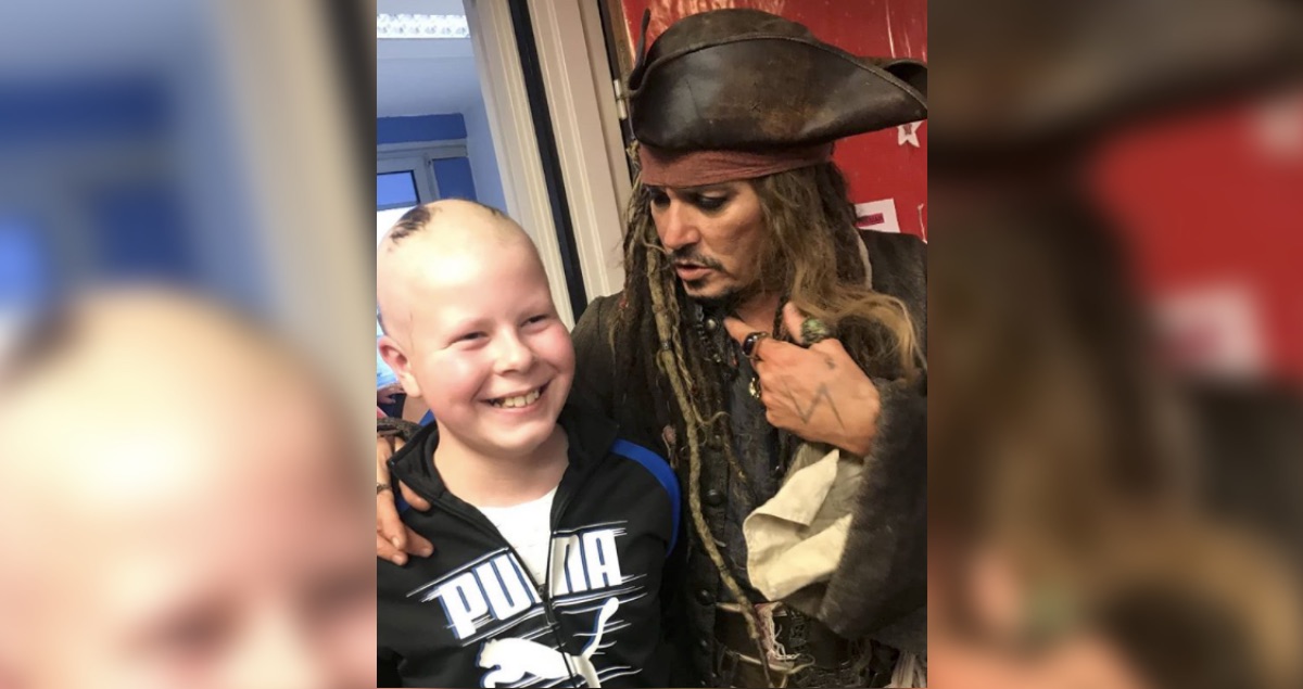 Johnny Depp visita a niños con cáncer disfrazado de Jack Sparrow
