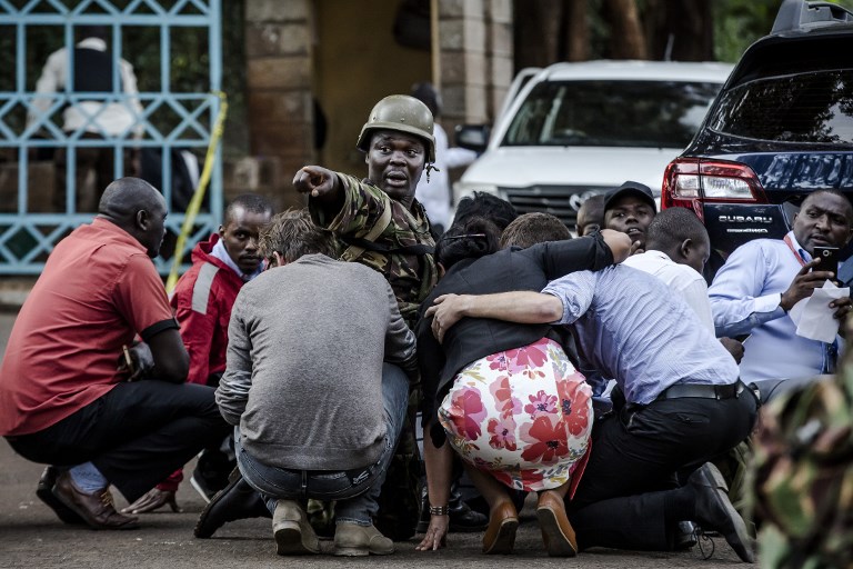 Reportan explosión y tiroteo por ataque terrorista en hotel en Nairobi, Kenia