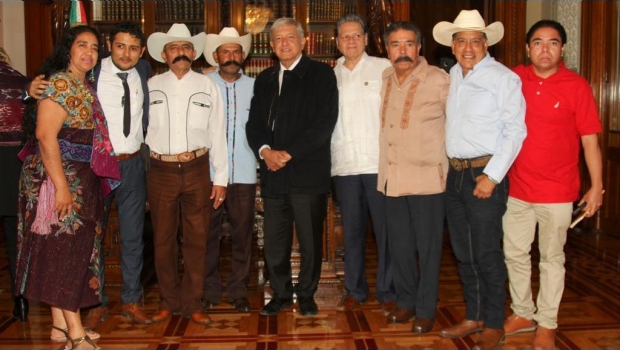 AMLO se reúne con la familia del «caudillo del sur», Emiliano Zapata