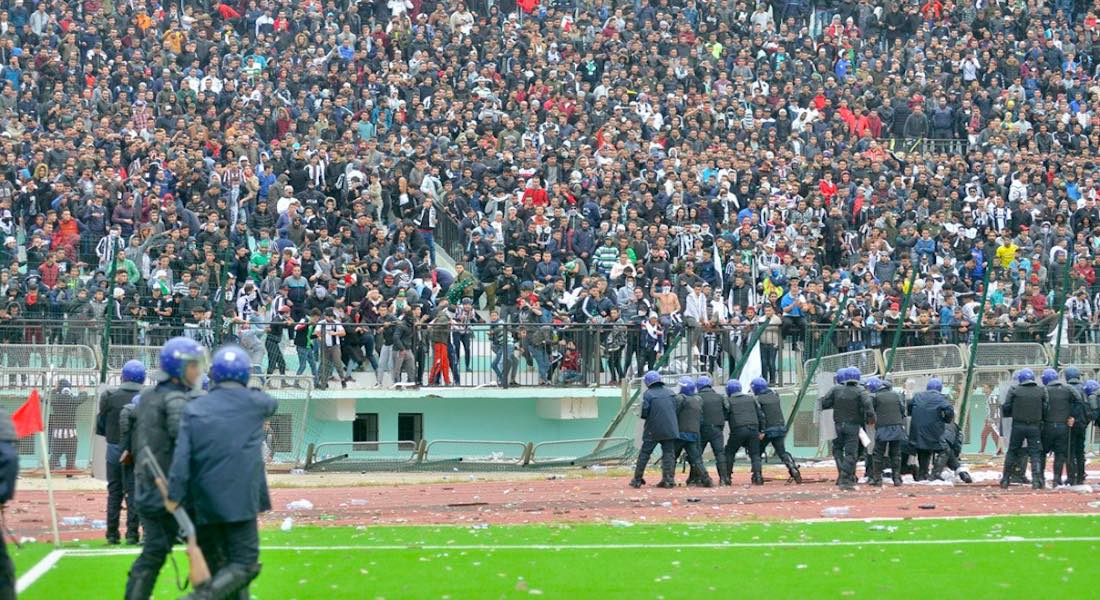 VIDEO: Deja sesenta heridos enfrentamiento durante partido de futbol