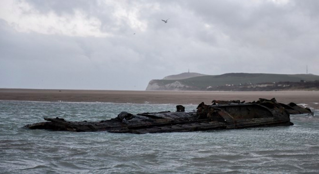 Emergen restos de un submarino alemán en una playa francesa
