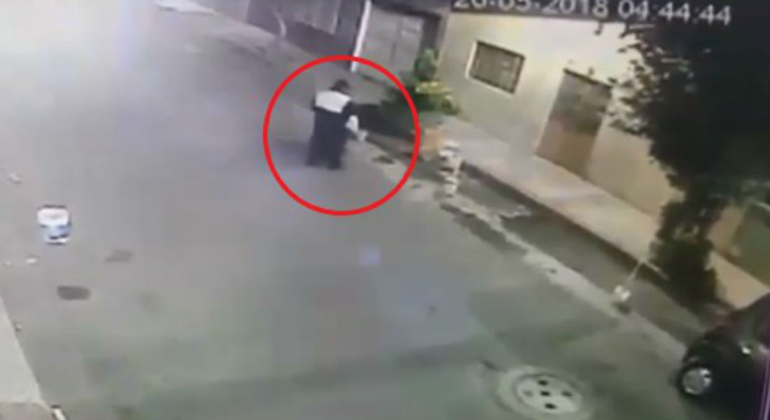 VIDEO: Captan a hombre tirando los restos de su víctima en calles de la MH