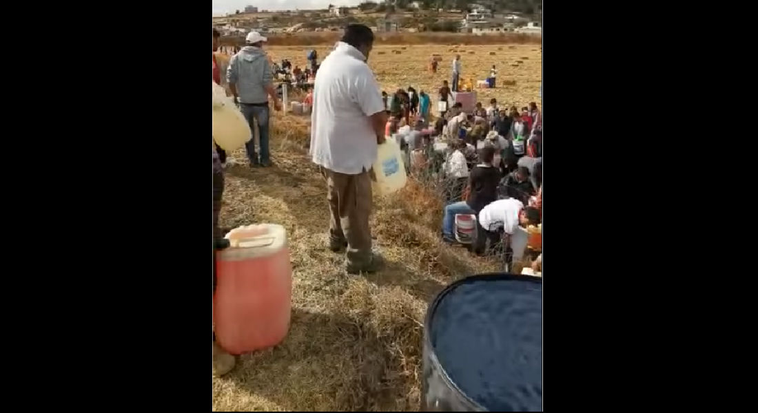 VIDEO: Así es como el pueblo ayuda a los huachicoleros