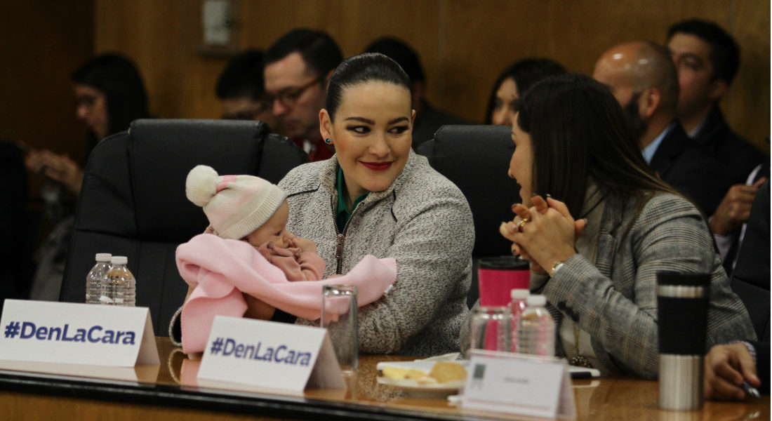 Muñoz Ledo no tolera que senadora lleve bebé al Congreso