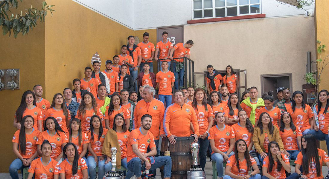 América se toma foto oficial en la vecindad del Chavo y se le «chispotea»