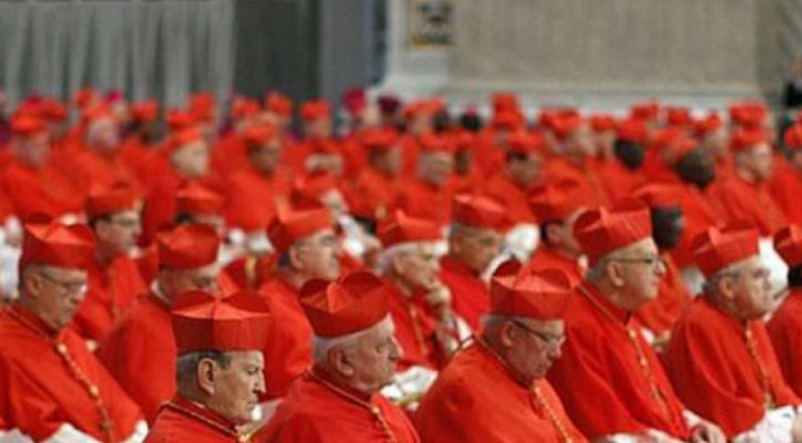 Cardenales denuncian «plaga homosexual» dentro de la iglesia