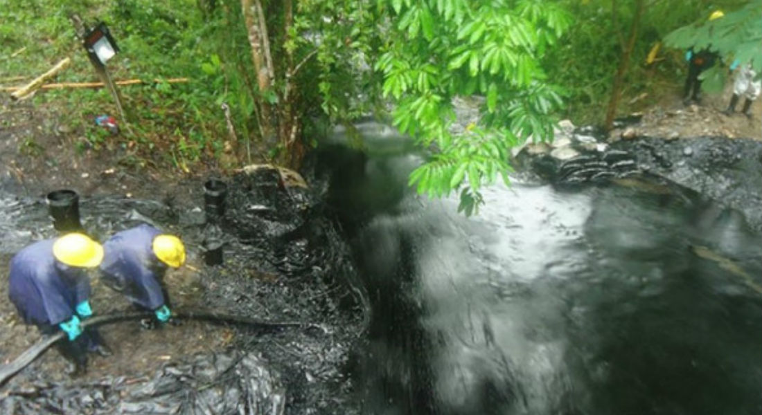 Oleoducto derramó miles de litros de petróleo durante meses en el Amazonas