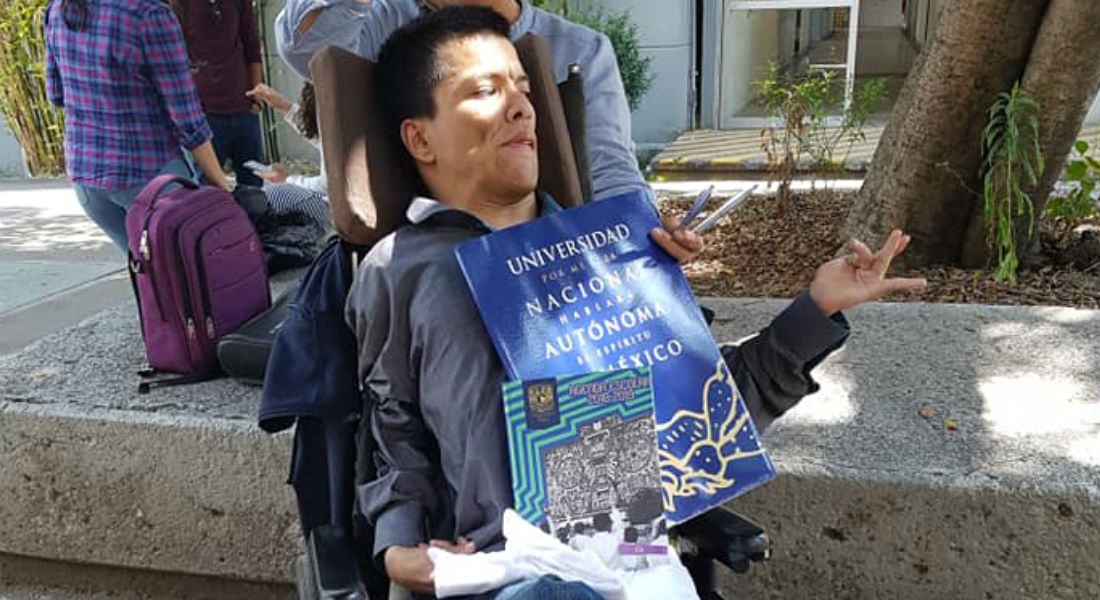 Joven con parálisis cerebral será profesor de la UNAM