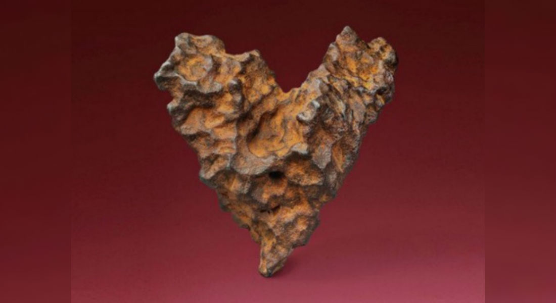 Subastan meteorito en forma de corazón, el mejor regalo para San Valentín