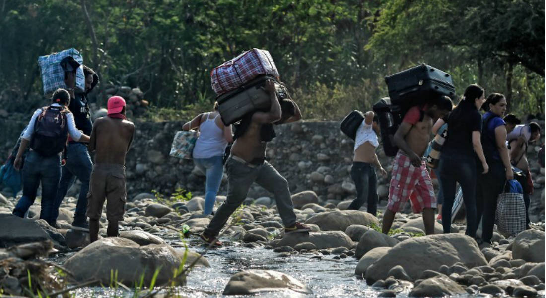 Militares venezolanos huyen hacia Colombia