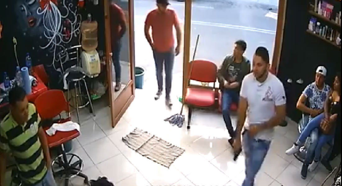 VIDEO: Así operan ratas durante atraco a barbería en Tláhuac