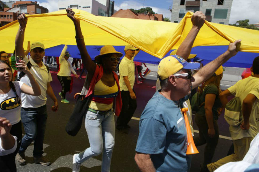 Fuertes disturbios en Venezuela por bloqueo a ayuda humanitaria