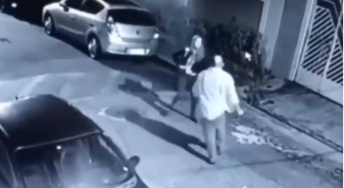 VIDEO: Por no dejarse asaltar, mujer acaba con la vida de un ladrón