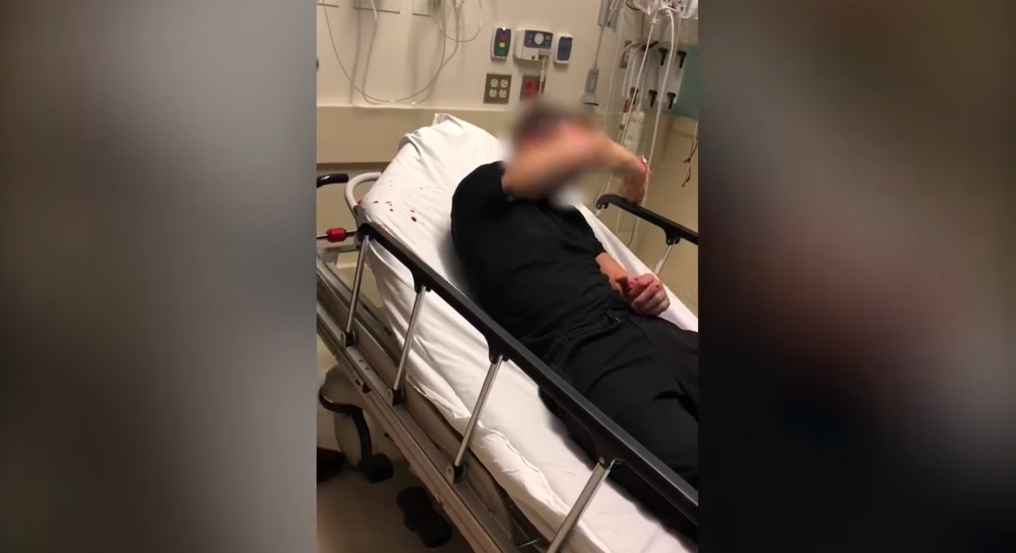 VIDEO: Policía se graba mientras agrede paciente en sala de emergencias