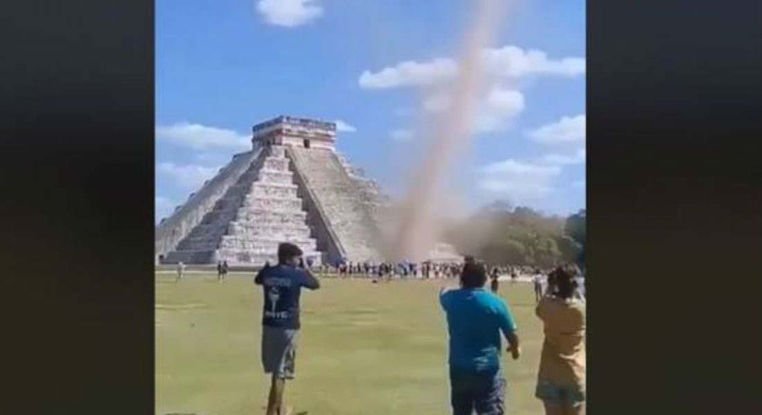 VIDEO: Impresionante serpiente de viento sorprende a turistas en Chichén Itzá