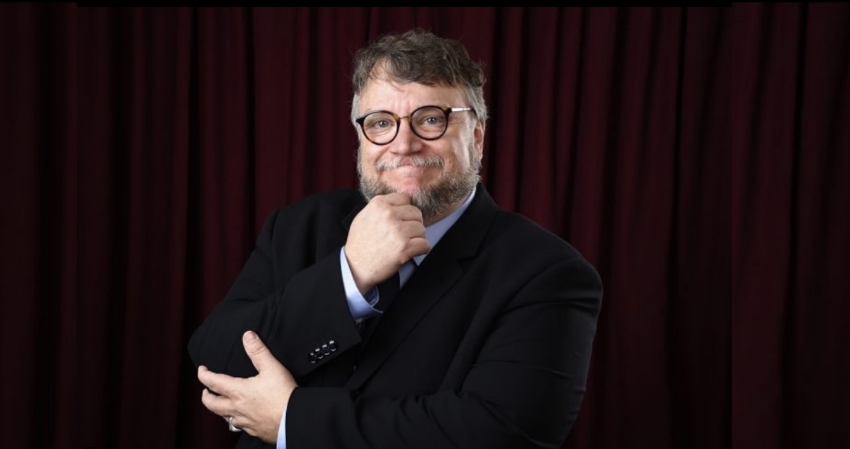 Guillermo del Toro impulsa el cine y entrega becas a dos jóvenes