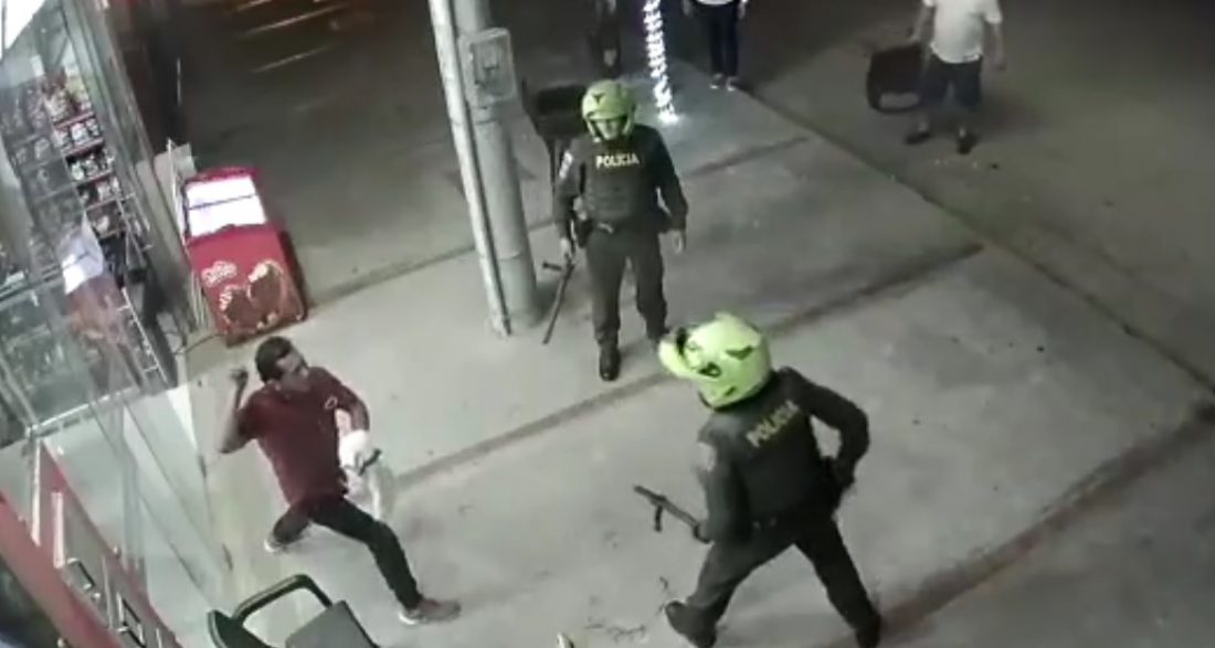 VIDEO: Policías «de acero» detienen a sujeto con todo y machete