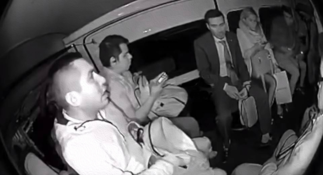 VIDEO: Rateros asaltan combi y pasajeros culpan al chofer