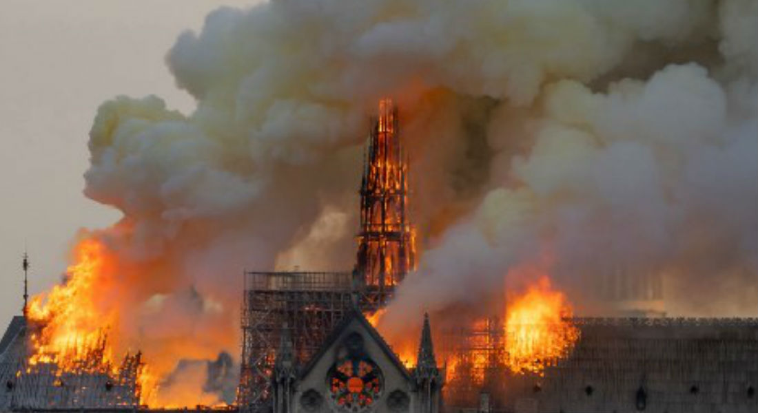 Obreros de Notre Dame admiten que fumaron dentro del recinto