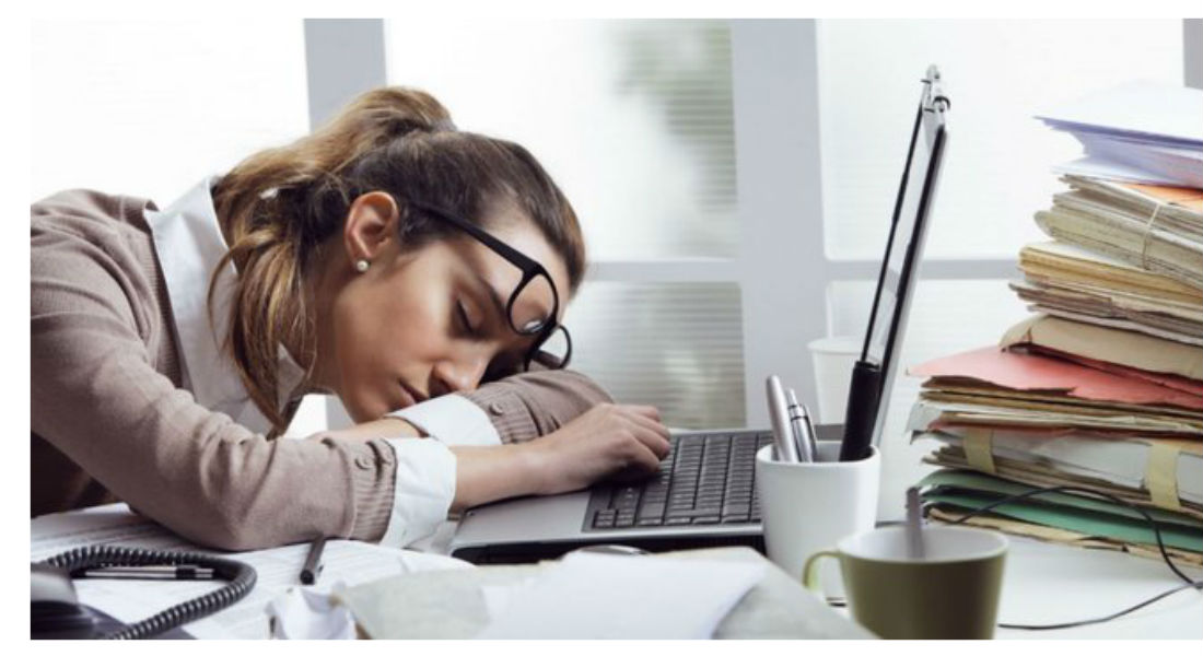 Tu estresante jefe y la falta de sueño podrían terminar con tu vida