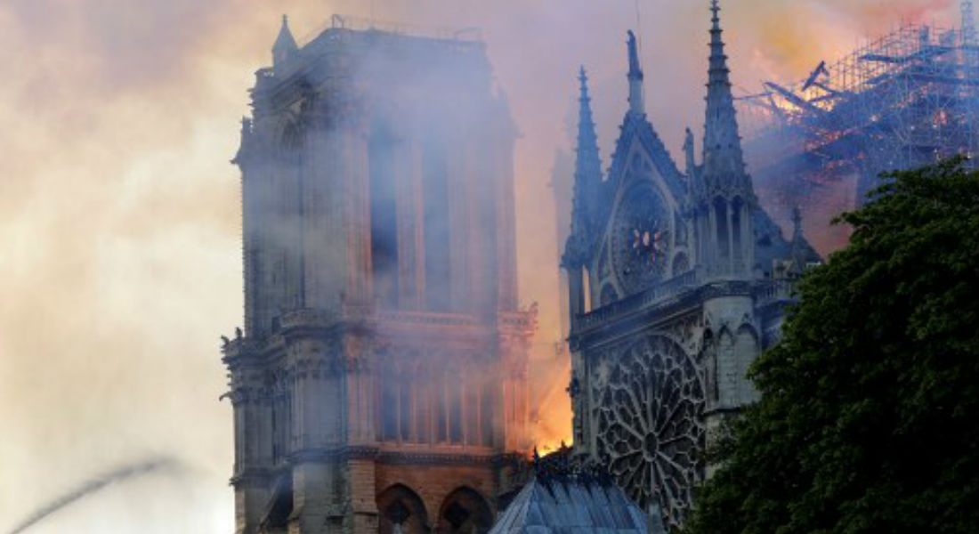 Tras incendio Notre Dame es riesgo tóxico por plomo fundido