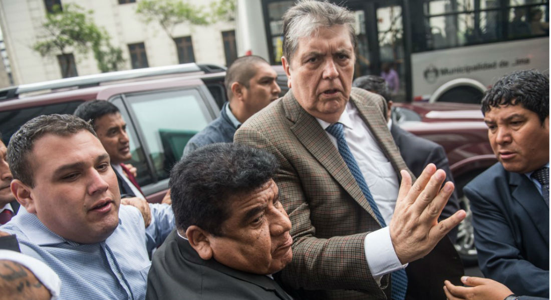 Expresidente Alan García es acusado por caso Odebrecht e intenta quitarse la vida