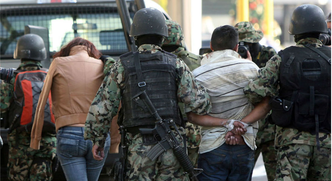 Extraditan a dos presuntos delincuentes de Colombia a México por mercancía ilícita