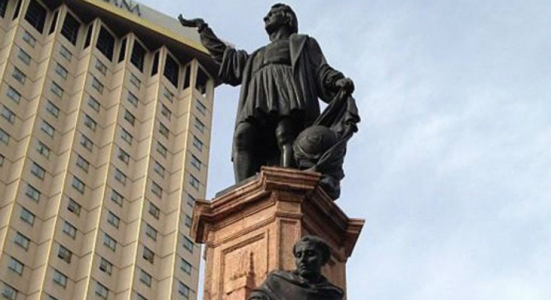 Primero exigen disculpas y ahora proponen retirar estatuas de Cortés y Colon
