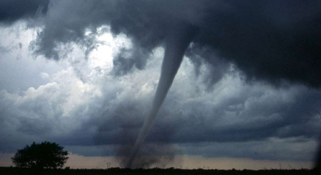 Tornado en Texas deja docena de heridos y múltiples daños
