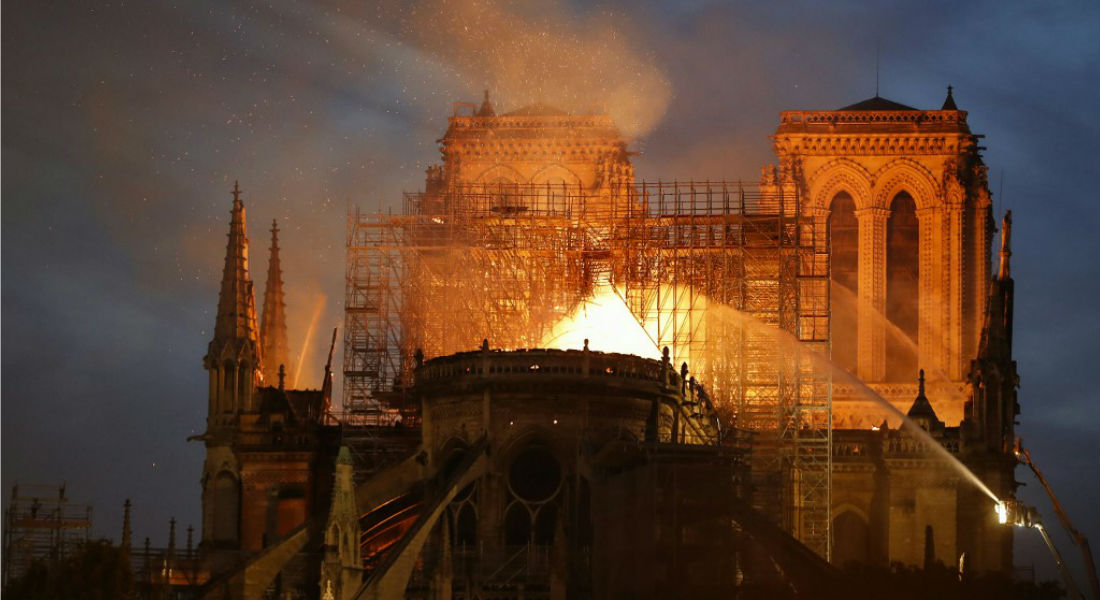 Desinfectan escuelas contaminadas por plomo tras incendio en Notre Dame