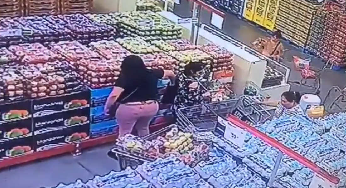 VIDEO: Captan a tres mujeres carteristas en supermercado